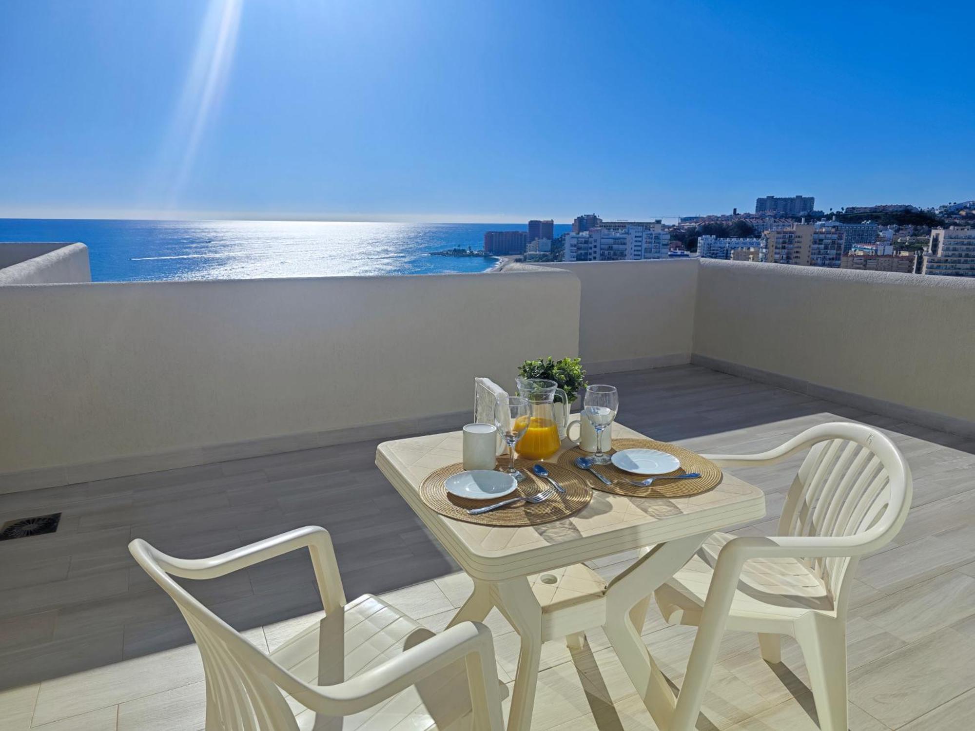El Estudio De La Playa Benalbeach Vistas Al Mar Benalmádena Eksteriør bilde